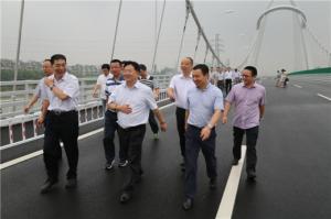市委常委、常務(wù)副市長(zhǎng)楊建新一行視察浮玉大橋